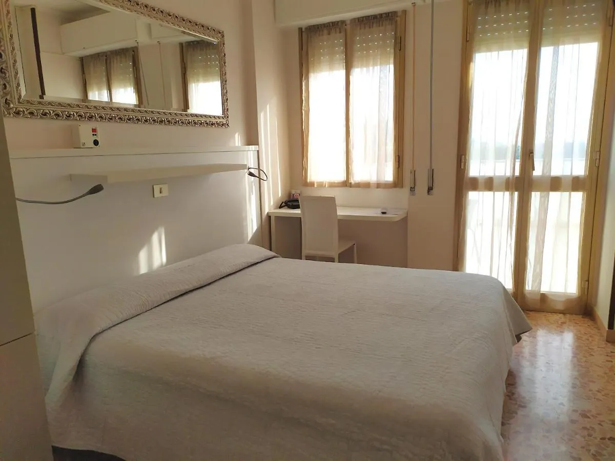 Hotel Bellavista San Bartolomeo Al Mare 3*,